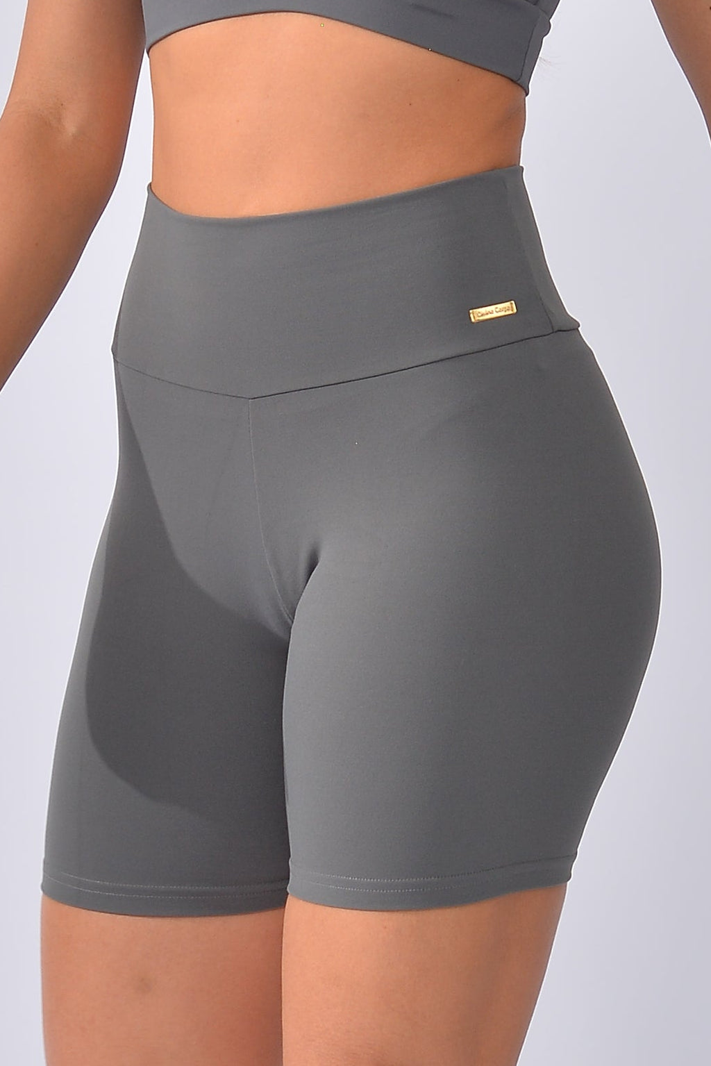 Bermuda Fitness Poliamida Lisa Cinza Básica