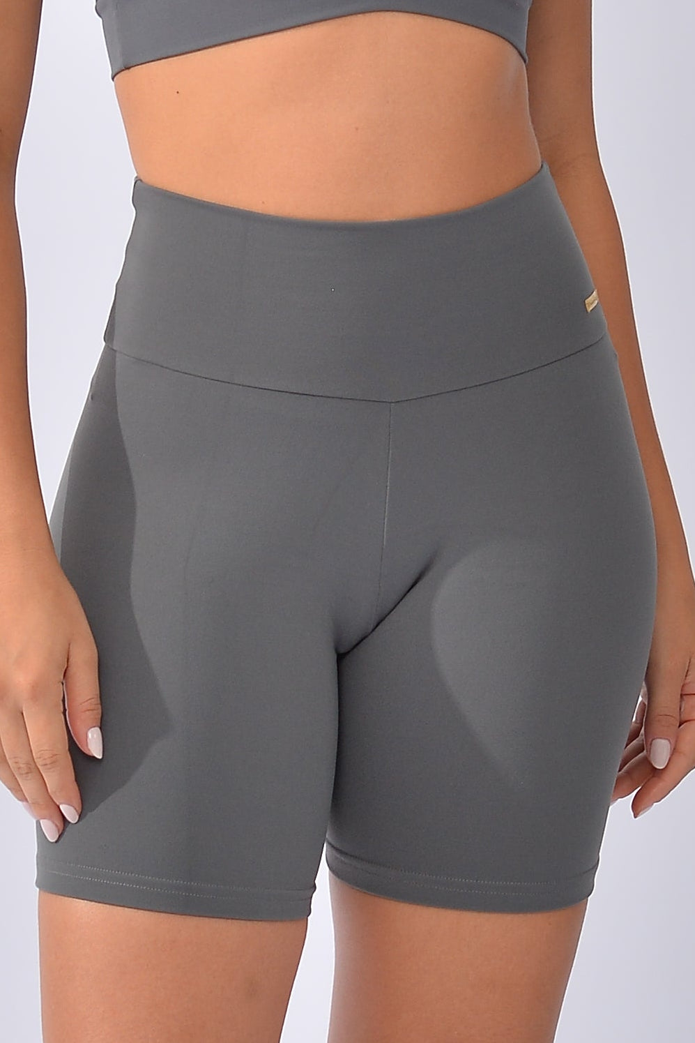 Bermuda Fitness Poliamida Lisa Cinza Básica