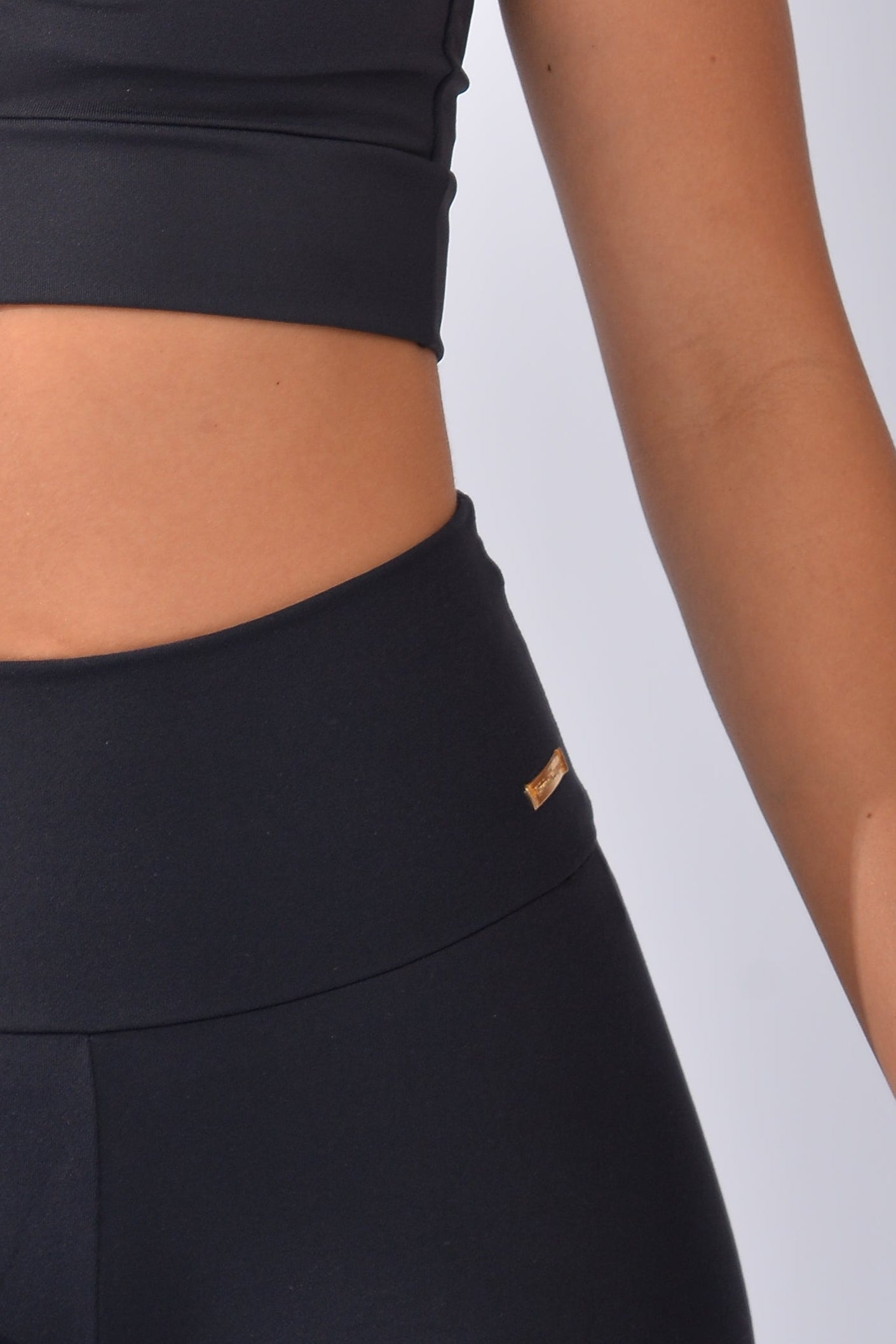 Bermuda Fitness Poliamida Lisa Preta Básica