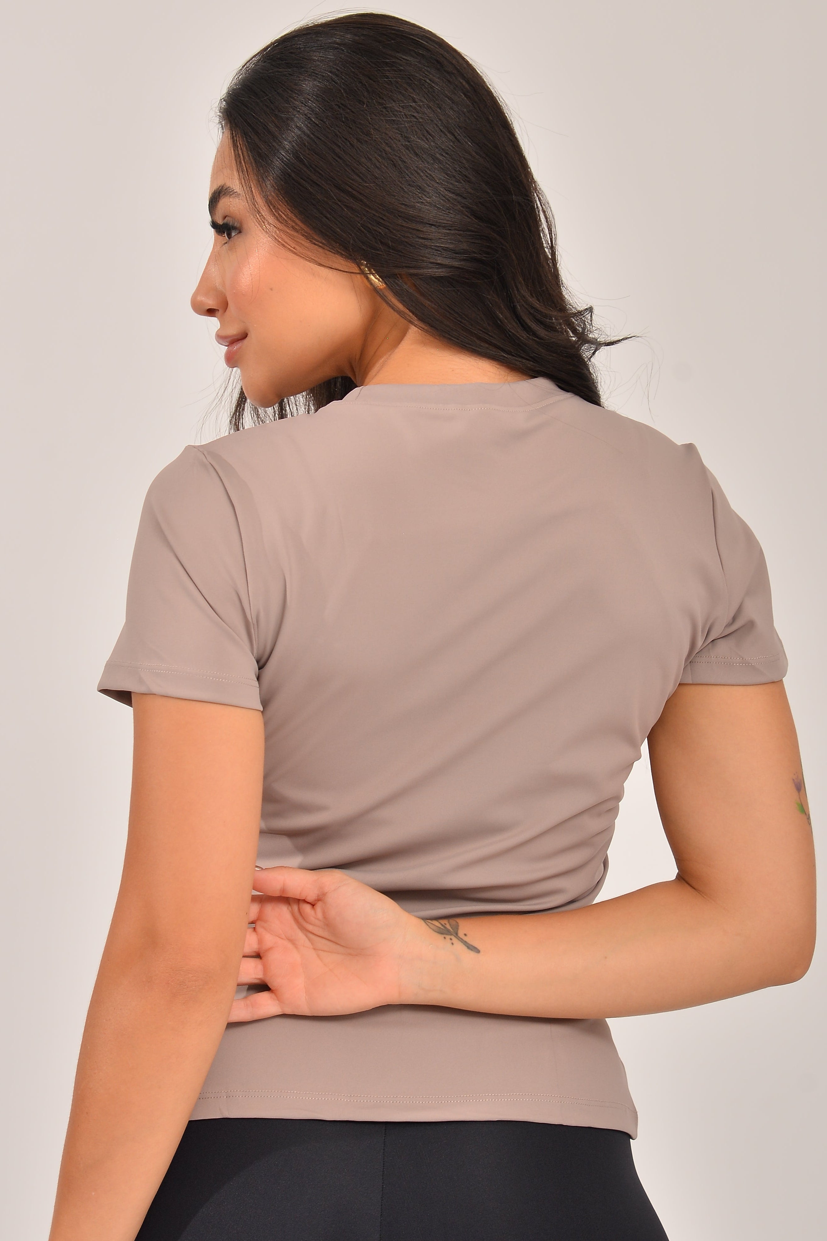 Blusa Gola Redonda Feminina Acinzentado Básica Zen