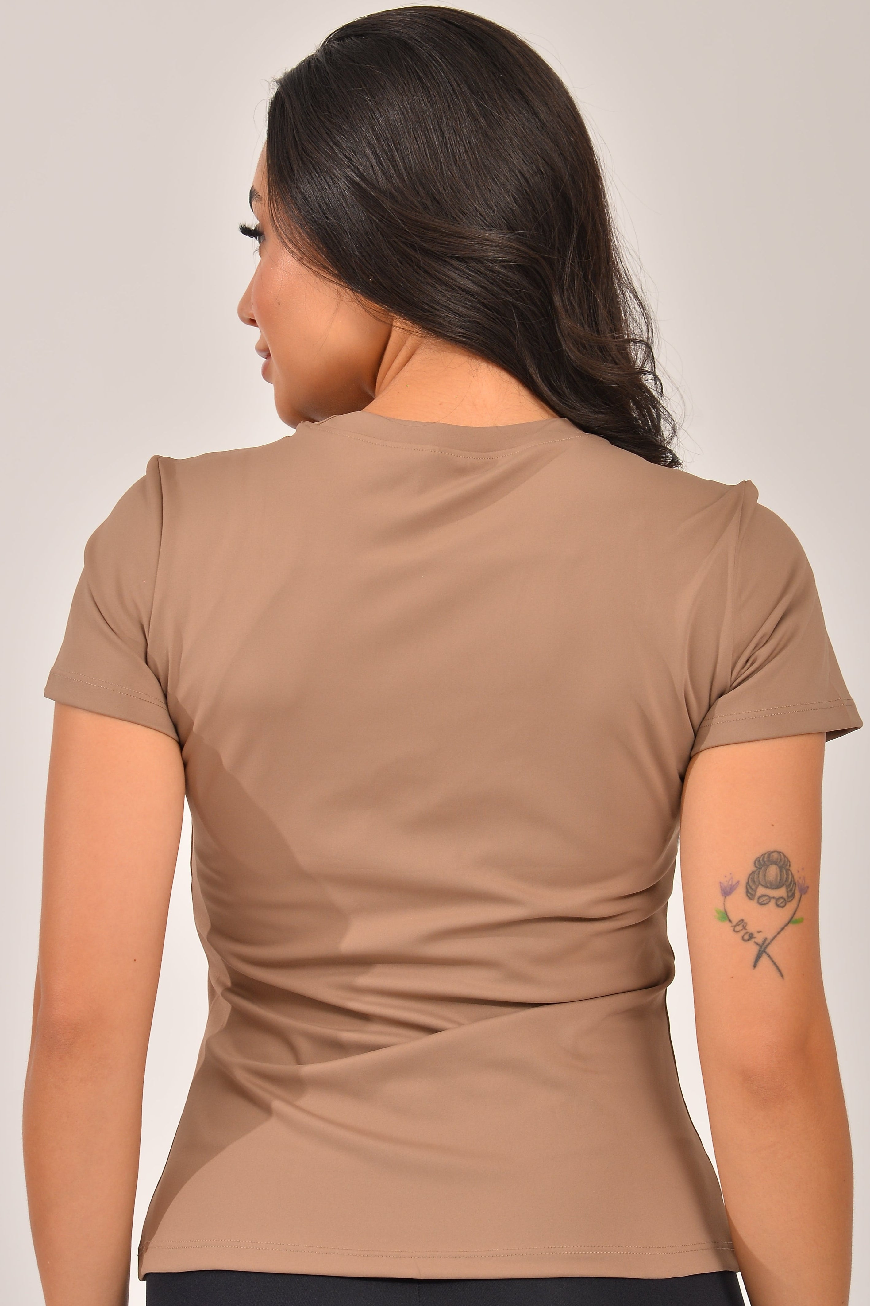 Blusa Gola Redonda Feminina Marrom Básica Zen