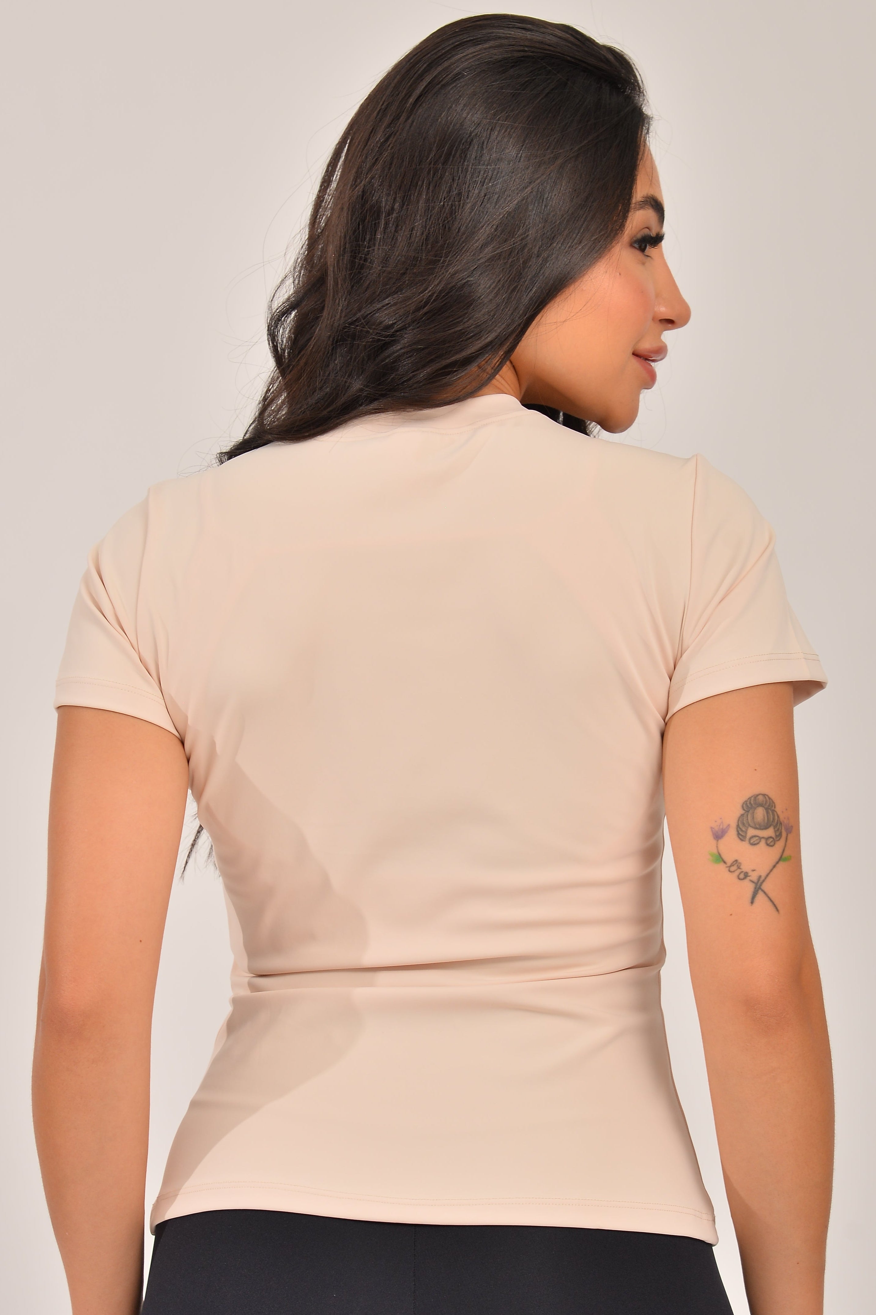 Blusa Gola Redonda Feminina Off White Básica Zen