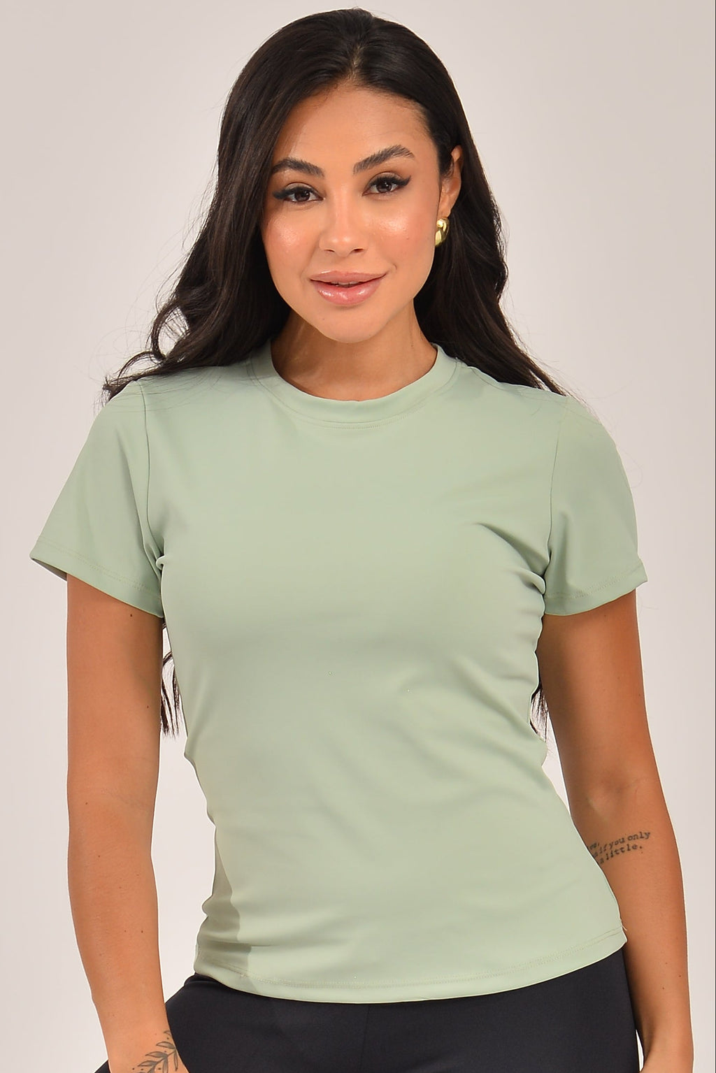Blusa Gola Redonda Feminina Verde Básica Zen