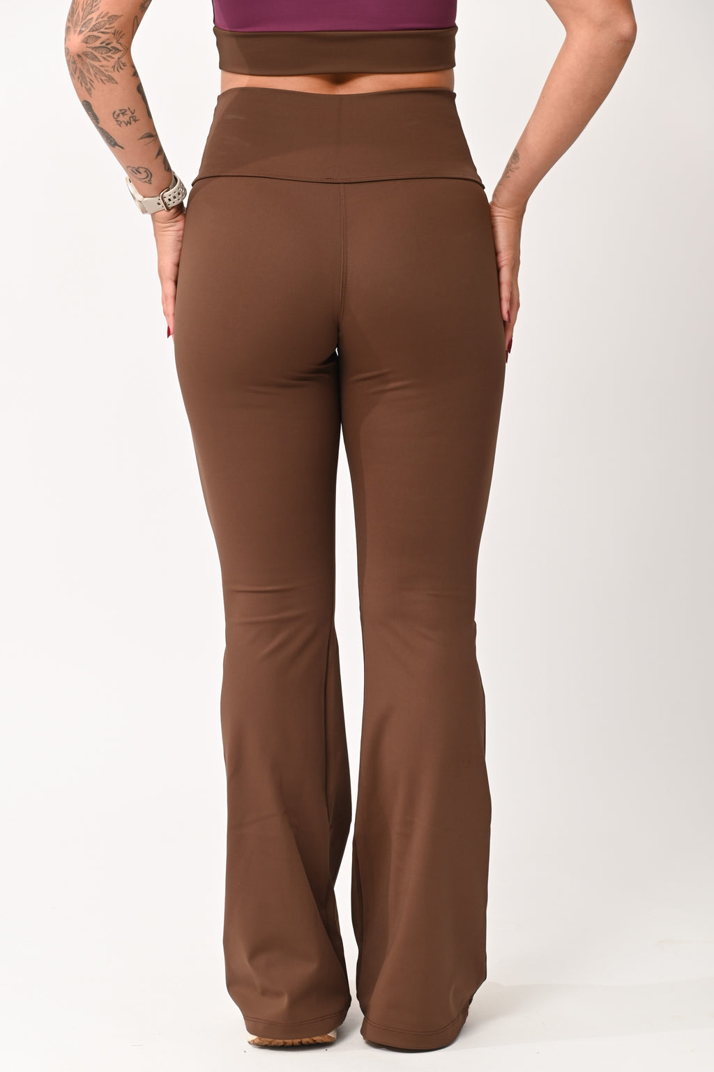 Calça Legging Fitness Cintura Alta Marrom Flare