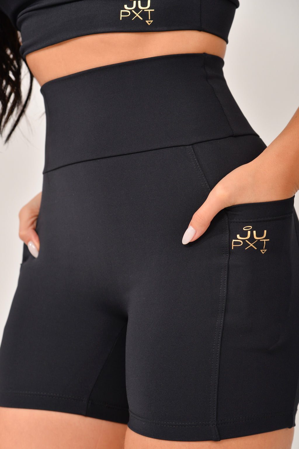 Bermuda Com Bolso Básica Preta JuPxt