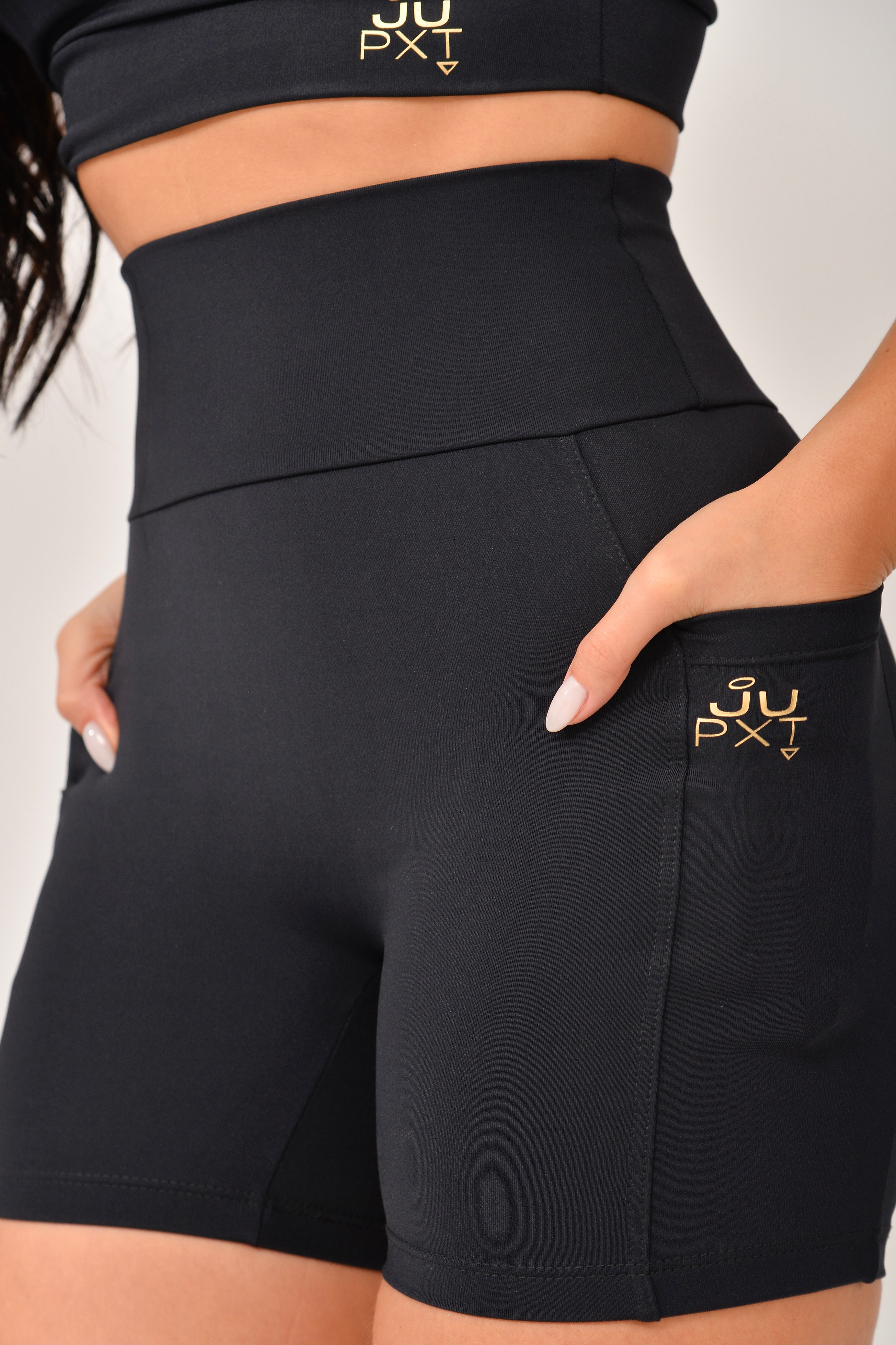 Bermuda Com Bolso Básica Preta JuPxt