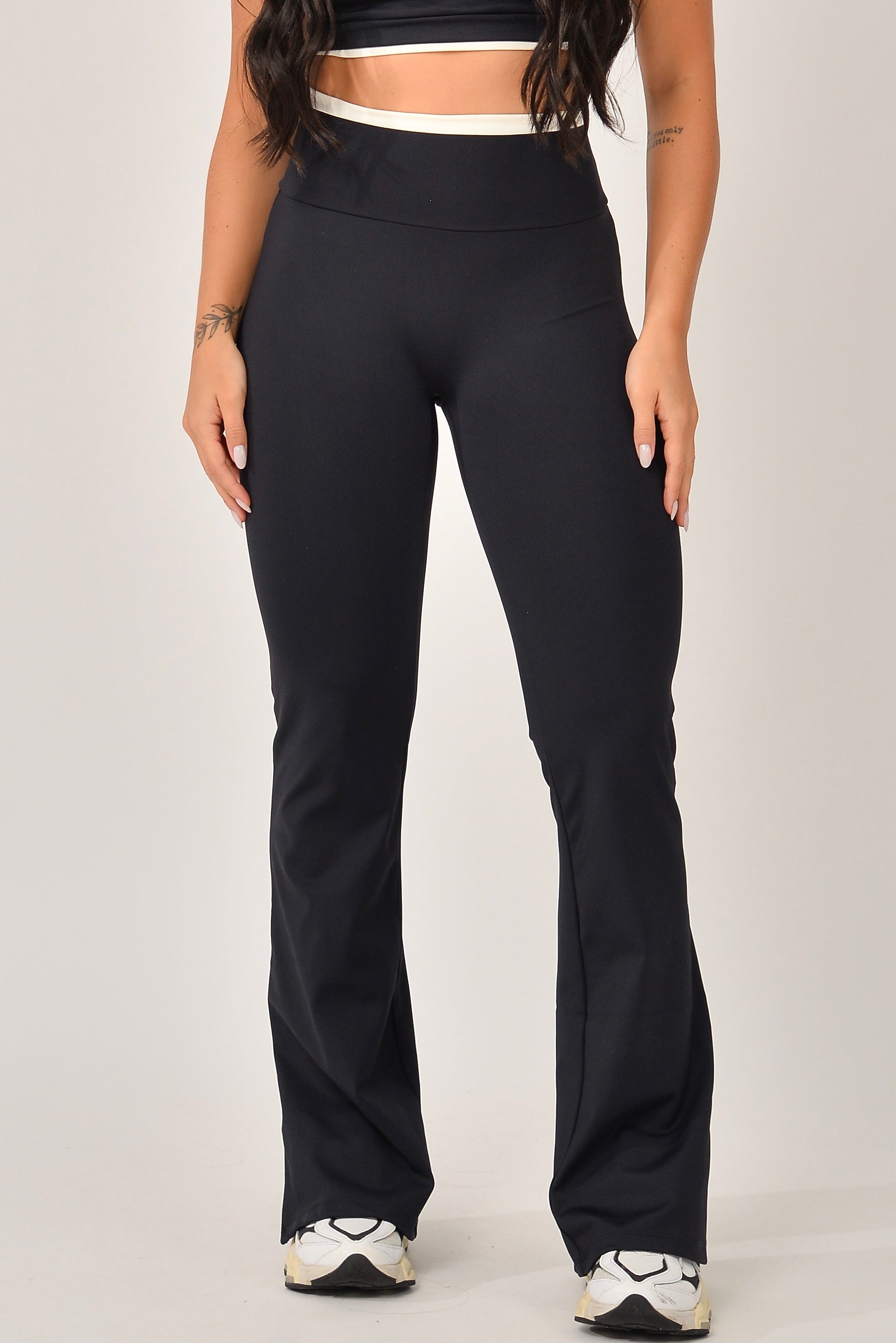 Calça Flare Cintura Alta Preta JuPxt