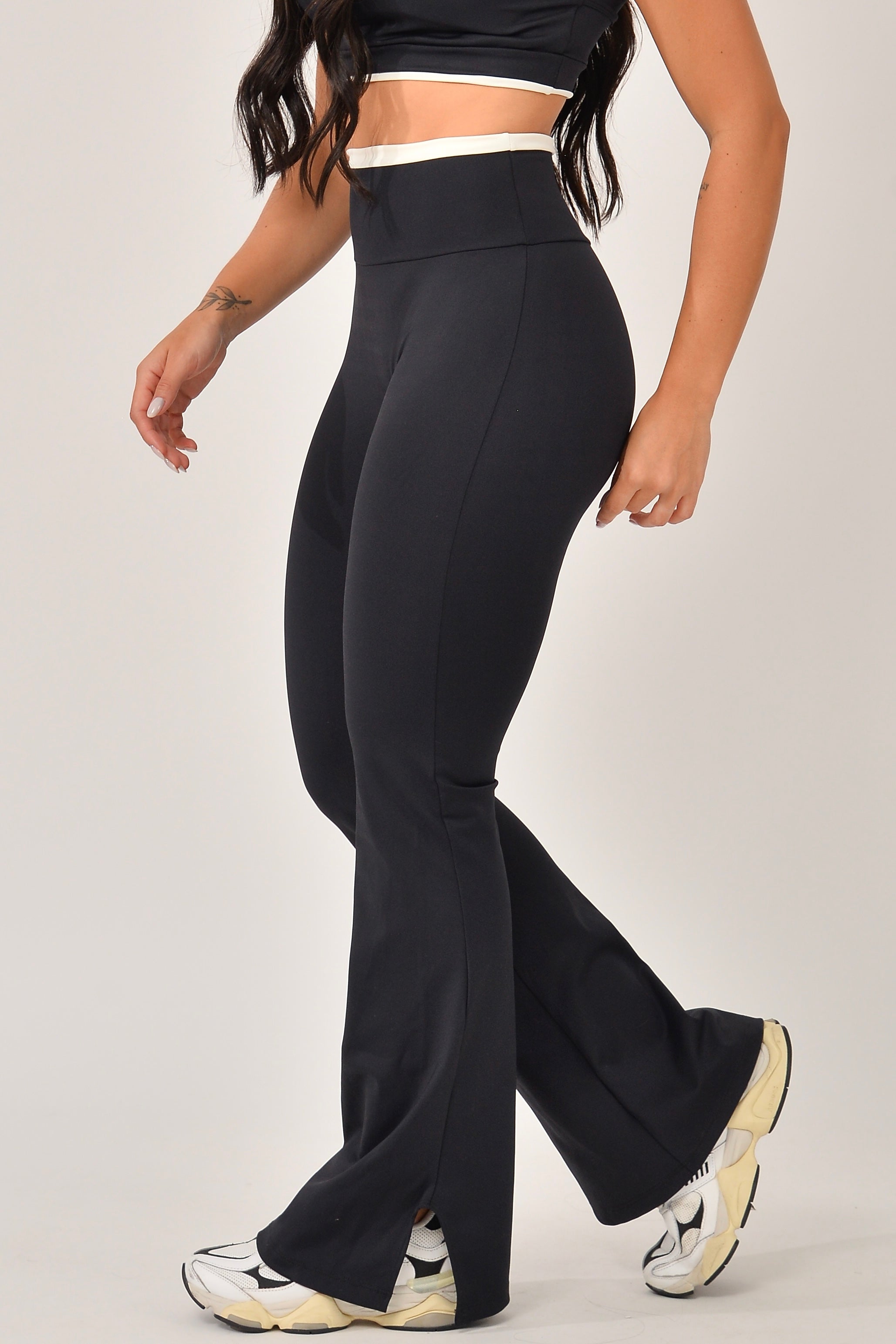 Calça Flare Cintura Alta Preta JuPxt