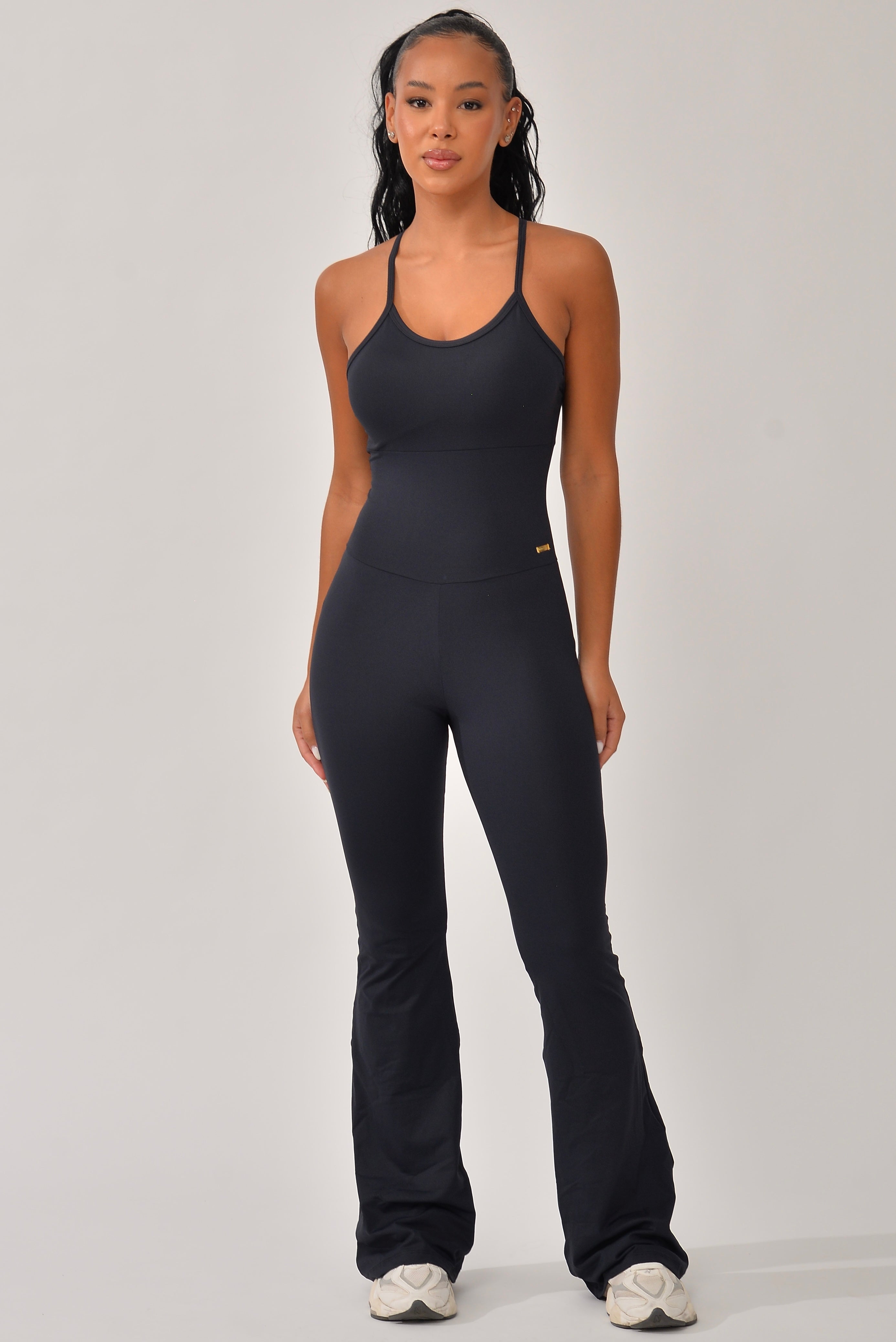 Macacão Fitness Com Alças Finas Preto Flare