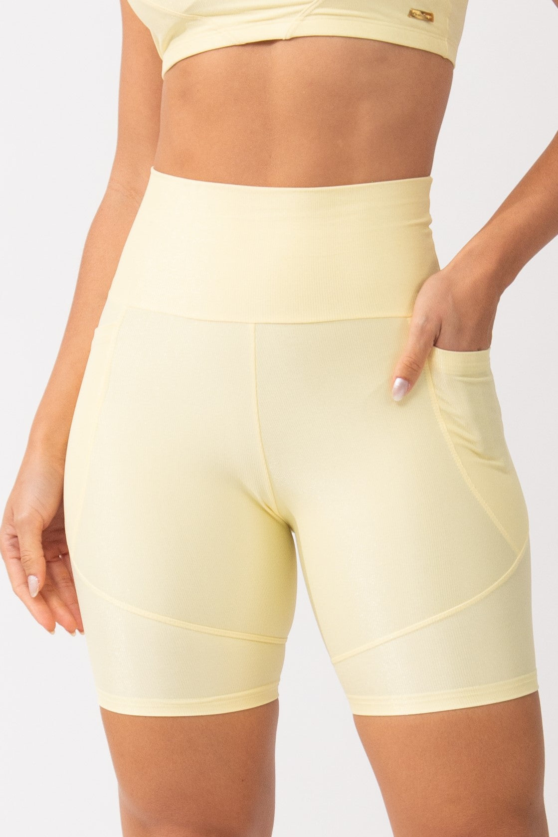 Bermuda Fitness Com Bolso Amarelo Pure