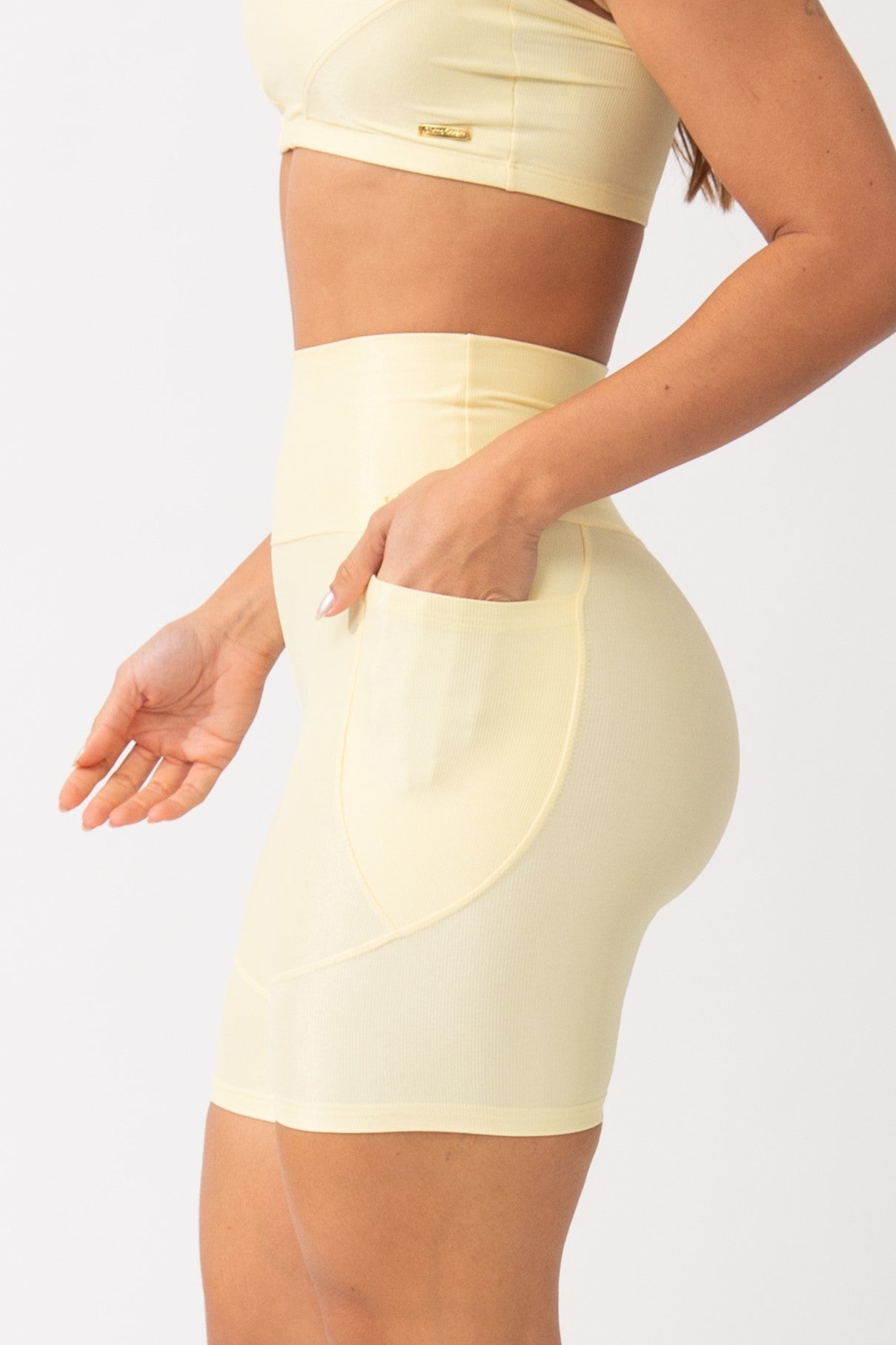 Bermuda Fitness Com Bolso Amarelo Pure