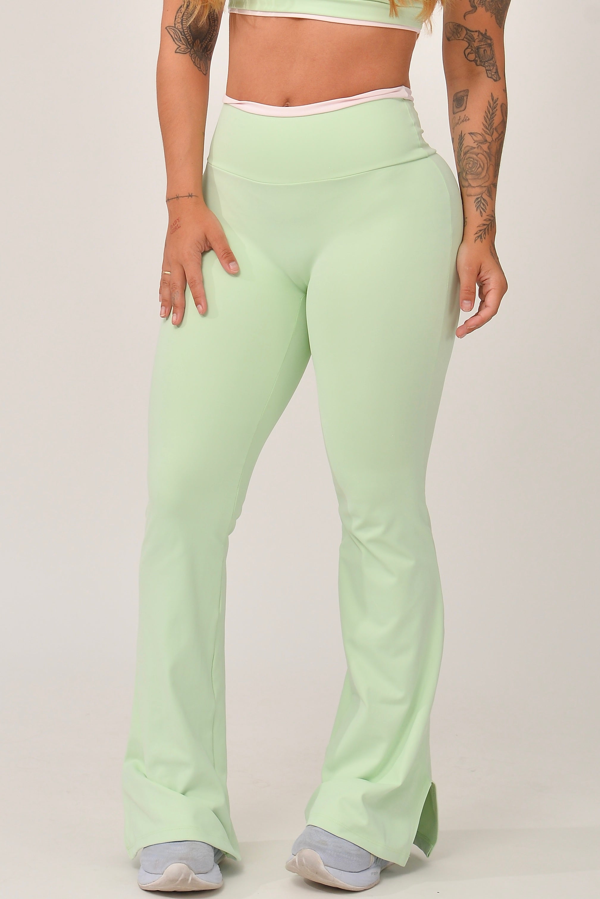 Calça Flare Cintura Alta Verde e Rosa JuPxt